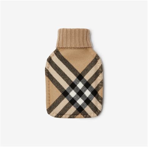 burberry wasserflasche|Check Cashmere Wool Hot Water Bottle in Archive beige.